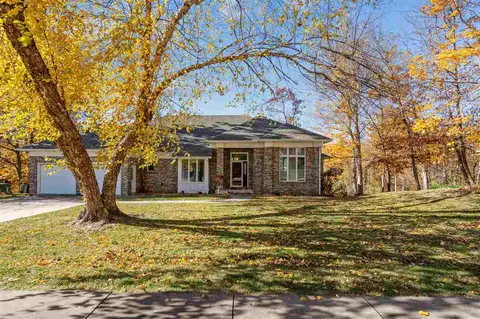 1919 SE Oak Knolls Ct, Cedar Rapids, IA 52403