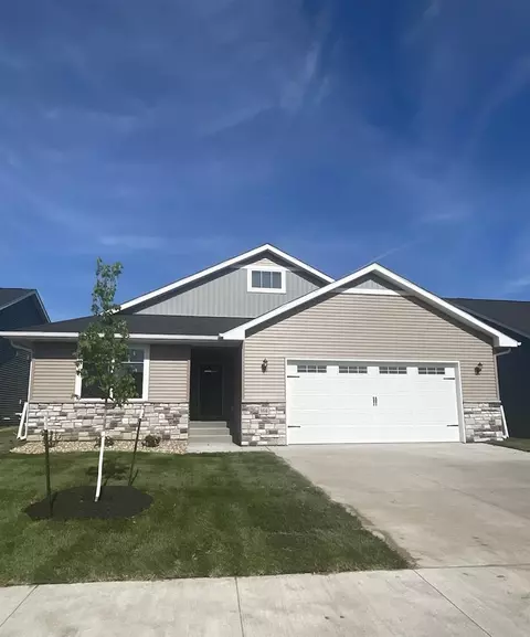 3861 Winnsboro Dr, Iowa City, IA 52245