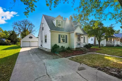 608 5th St, Kalona, IA 52247