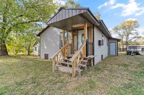 1206 Concord St, Fredonia, IA 52738