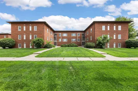 500 Grandview Ct, Iowa City, IA 52246