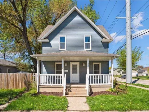 1238 NW Ellis Blvd, Cedar Rapids, IA 52405