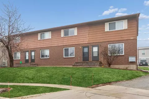 2427 Petsel Pl, Iowa City, IA 52246