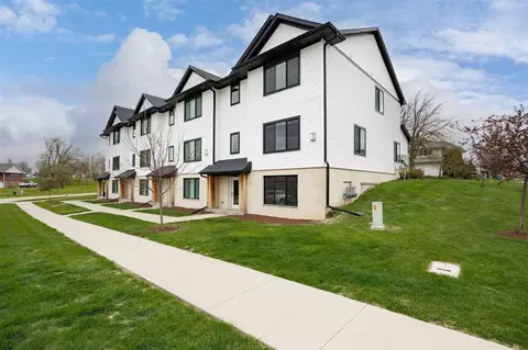 282 Kenneth Dr, Iowa City, IA 52245