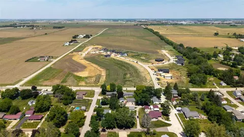165 Pleasant Hill Dr NW, Swisher, IA 52338