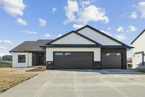 715 Cedar Bend Dr, Solon, IA 52333