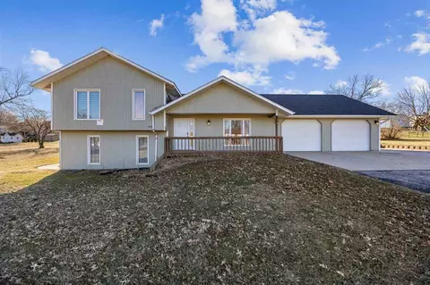 6301 Hillcrest Rd, Cedar Rapids, IA 52404