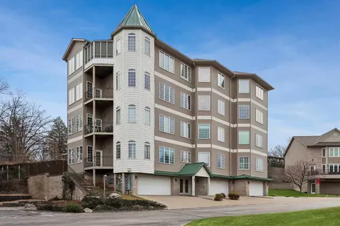245 Holiday Rd, Coralville, IA 52241
