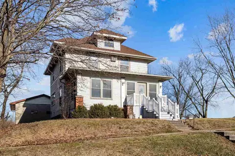 304 5th St, Victor, IA 52347
