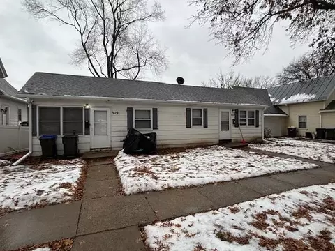 927929 Fairchild St, Iowa City, IA 52245