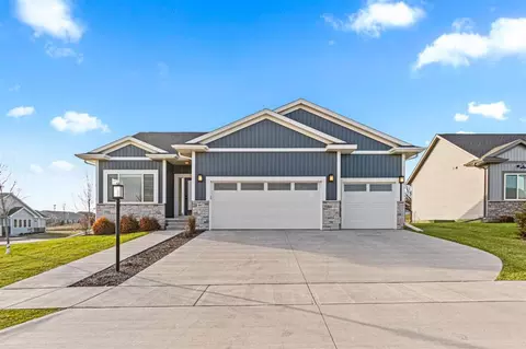997 Thomas Cir, Tiffin, IA 52340