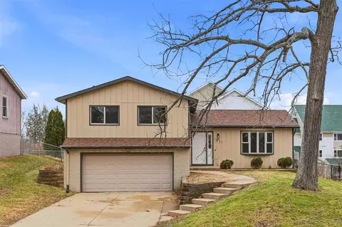 1621 13th St NW, Cedar Rapids, IA 52405