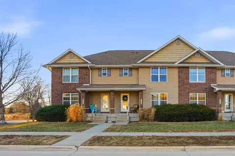 355 Huntington Dr, Iowa City, IA 52245