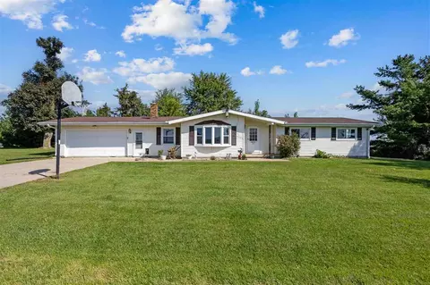221 Vermont Ave, Clarence, IA 52216