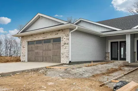 1038 Highland Trl, Solon, IA 52333
