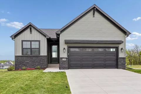 1209 Tallgrass Trl, Solon, IA 52333
