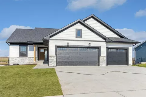 1103 Heritage Trl, Solon, IA 52333