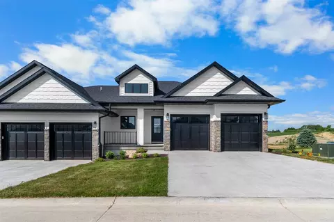 352 Hidden Ridge Dr, Coralville, IA 52241