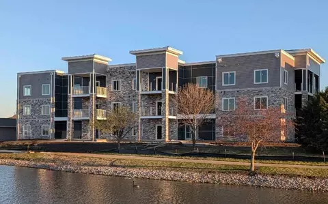 565 N Madison Ave, North Liberty, IA 52317