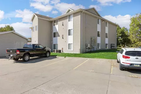 142 Elm Ridge Dr, North Liberty, IA 52317
