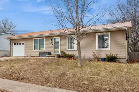 112 Mapel Dr, Lone Tree, IA 52755