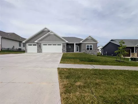 702 Lakeview Ct, Tiffin, IA 52340