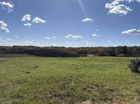 4953 Rapid Creek Rd NE, Iowacity, IA 52240
