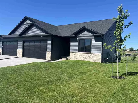 125 Kinsey St, North Liberty, IA 52317