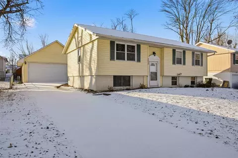 6235 Eastview Ave SW, Cedar Rapids, IA 52404