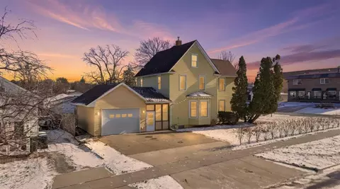 2212 F St, Iowa City, IA 52245