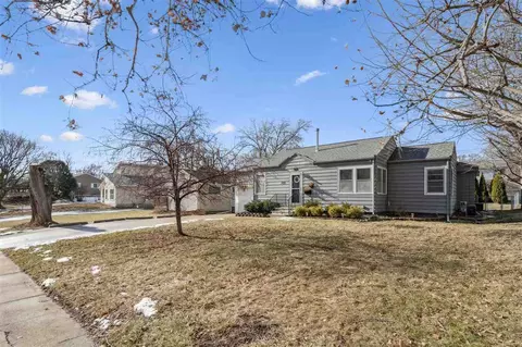 712 9th Ave, Coralville, IA 52241