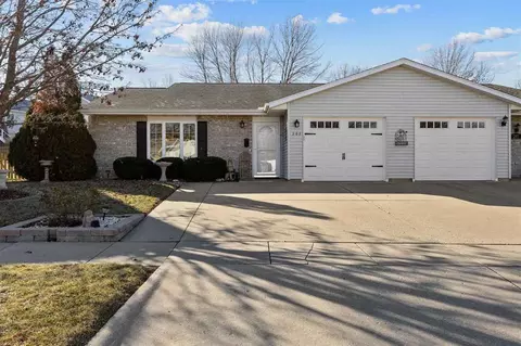 205 Westwood Rd, Williamsburg, IA 52361