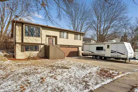 1110 Apple Ct, Iowa City, IA 52240