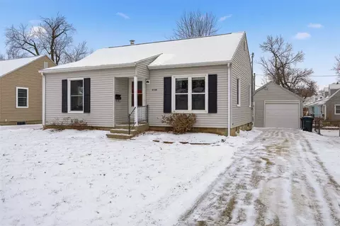 2734 Dalewood Ave SE, Cedar Rapids, IA 52403