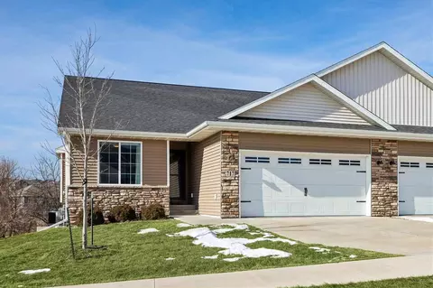 717 Hillside Dr, Tiffin, IA 52340