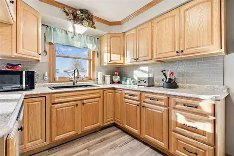 1104 E 2nd St, Vinton, IA 52349 photo 9