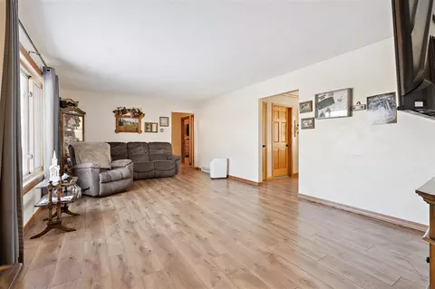 1104 E 2nd St, Vinton, IA 52349 photo 5