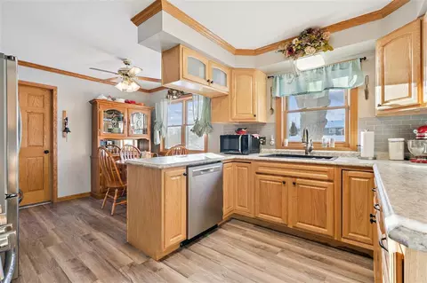 1104 E 2nd St, Vinton, IA 52349 photo 10
