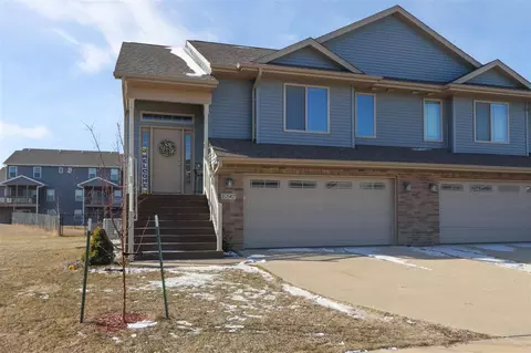 1247 Mary Ln, North Liberty, IA 52317