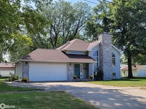 707 E Pleasantview St, Sigourney, IA 52591