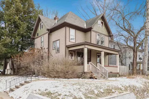 707 Walnut St, Iowa City, IA 52240