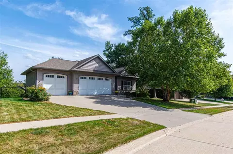 1670 Redbud Cir, North Liberty, IA 52317