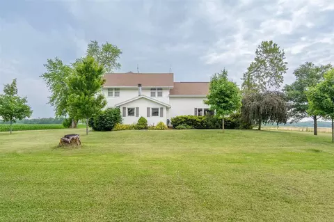 9996 W Ave, Columbus Junction, IA 52738