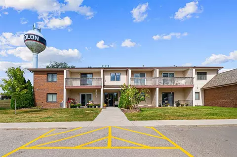730 S Market St #12, Solon, IA 52333