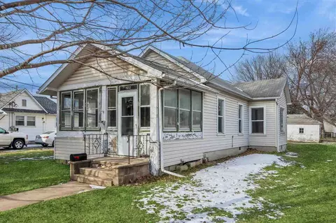 122 W Pine St, Marengo, IA 52301
