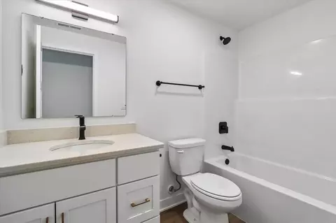 Bath - 1110 Switchgrass Ln, Ely, IA 52227 photo 4 of 4