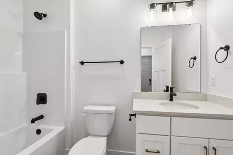 Bath - 1110 Switchgrass Ln, Ely, IA 52227 photo 3 of 4