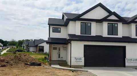 1403 Legend Dr, Tiffin, IA 52340