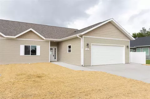 202 Augusta National Blvd, Washington, IA 52353