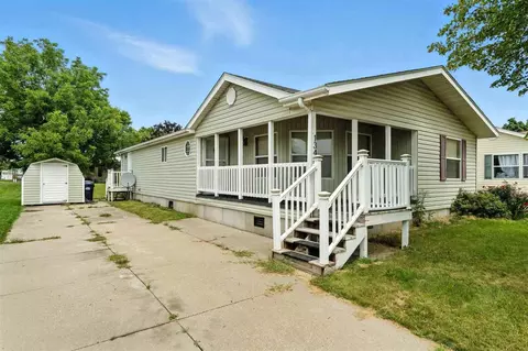 134 Paddock Cir, Iowa City, IA 52240